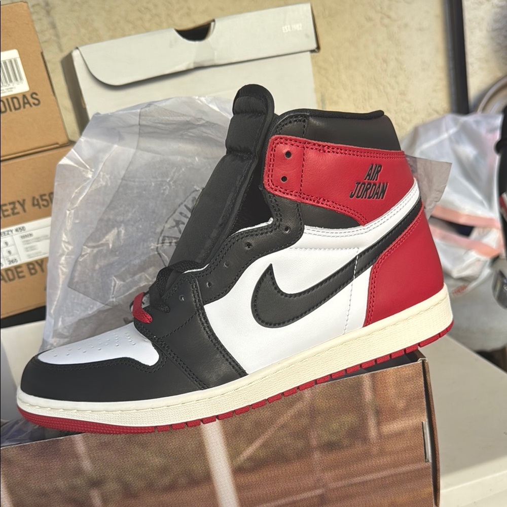 Jordan Men's Black, White, and Red Sneakers